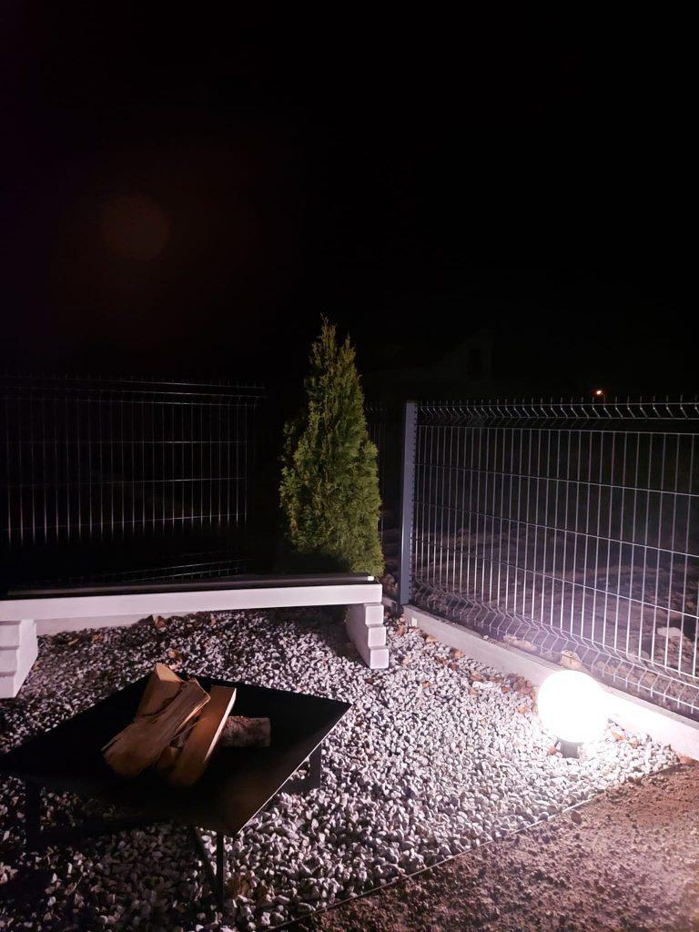 Ogródek nocą